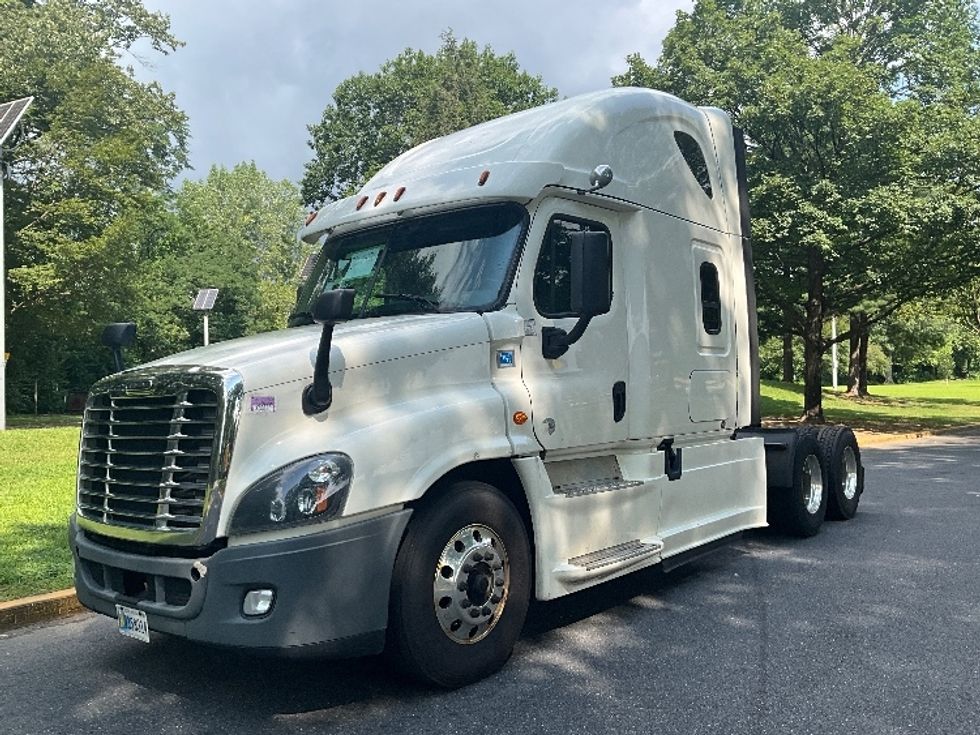 Sleeper Tractor-Heavy Duty Tractors-Freightliner-2019-Cascadia 12564ST-Reading-PA-567,890\n\t\tmiles-$ 48,250 - Image 3