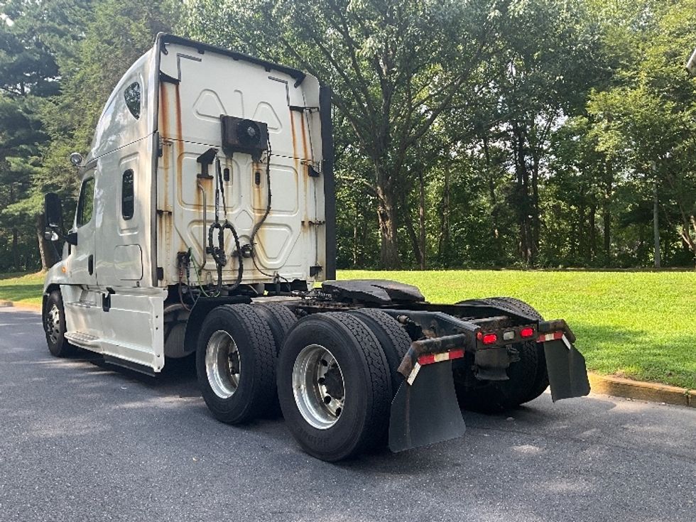 Sleeper Tractor-Heavy Duty Tractors-Freightliner-2019-Cascadia 12564ST-Reading-PA-567,890\n\t\tmiles-$ 48,250 - Image 5