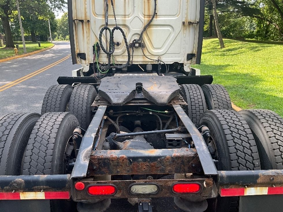 Sleeper Tractor-Heavy Duty Tractors-Freightliner-2019-Cascadia 12564ST-Reading-PA-567,890\n\t\tmiles-$ 48,250 - Image 6