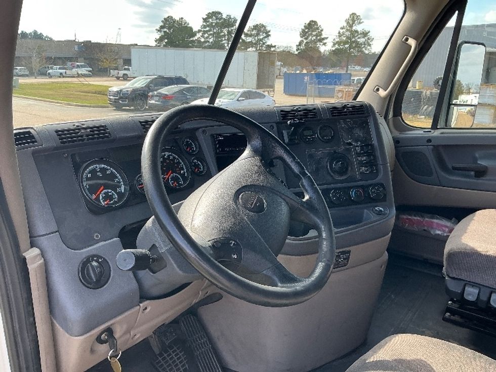 Sleeper Tractor-Heavy Duty Tractors-Freightliner-2019-Cascadia 12564ST-Richland-MS-747,340\n\t\tmiles-$ 35,000 - Image 10