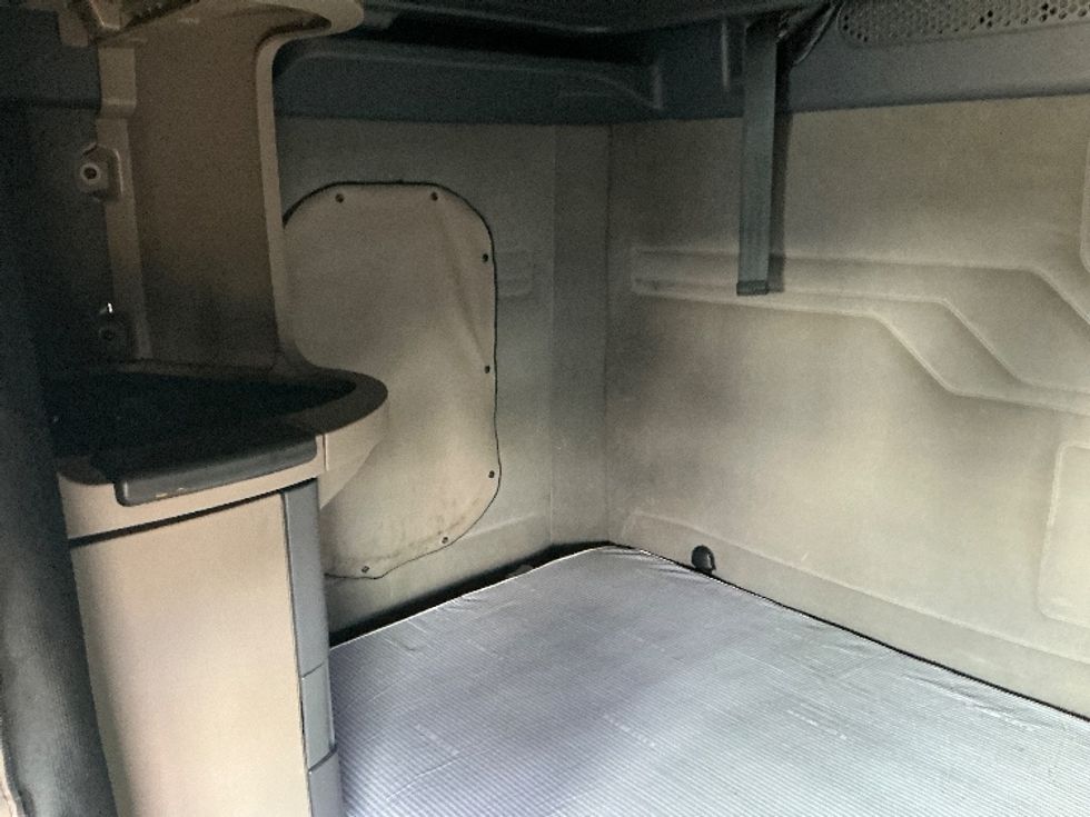 Sleeper Tractor-Heavy Duty Tractors-Freightliner-2019-Cascadia 12564ST-Richland-MS-747,340\n\t\tmiles-$ 35,000 - Image 19