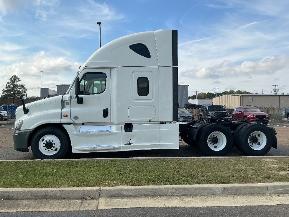 Sleeper Tractor-Heavy Duty Tractors-Freightliner-2019-Cascadia 12564ST-Richland-MS-747,340\n\t\tmiles-$ 35,000 - Image 4