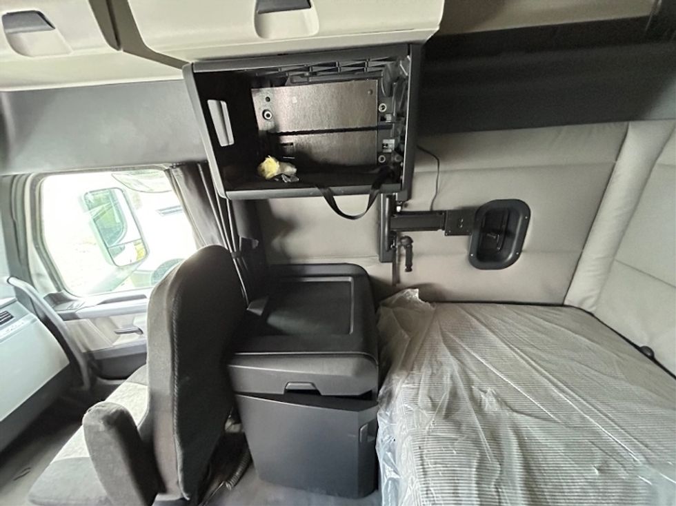 Sleeper Tractor-Heavy Duty Tractors-Freightliner-2019-Cascadia 12564ST-Rockwall-TX-586,089\n\t\tmiles-$ 45,500 - Image 11