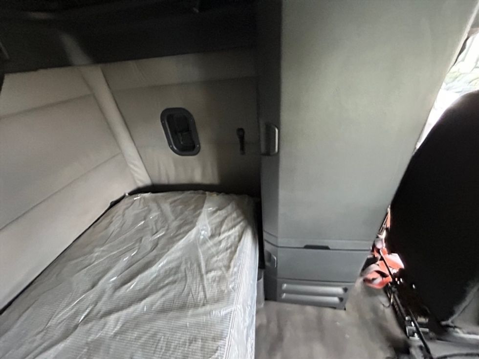 Sleeper Tractor-Heavy Duty Tractors-Freightliner-2019-Cascadia 12564ST-Rockwall-TX-586,089\n\t\tmiles-$ 45,500 - Image 12