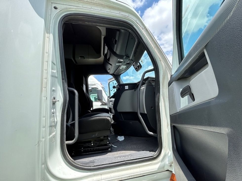 Sleeper Tractor-Heavy Duty Tractors-Freightliner-2019-Cascadia 12564ST-Rockwall-TX-586,089\n\t\tmiles-$ 45,500 - Image 13