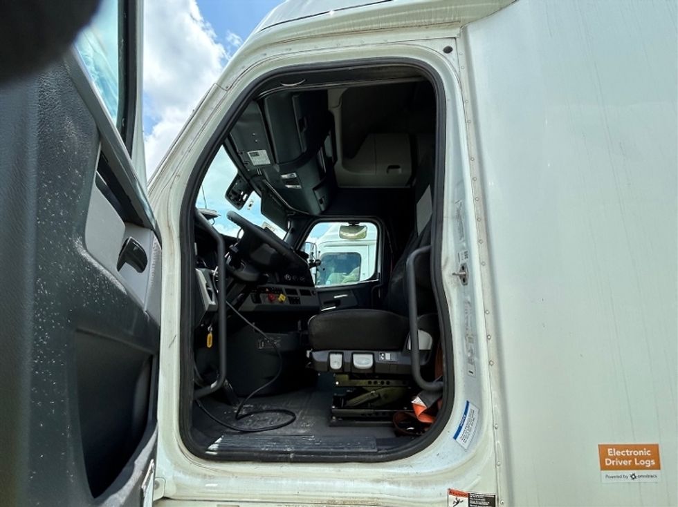 Sleeper Tractor-Heavy Duty Tractors-Freightliner-2019-Cascadia 12564ST-Rockwall-TX-586,089\n\t\tmiles-$ 45,500 - Image 14