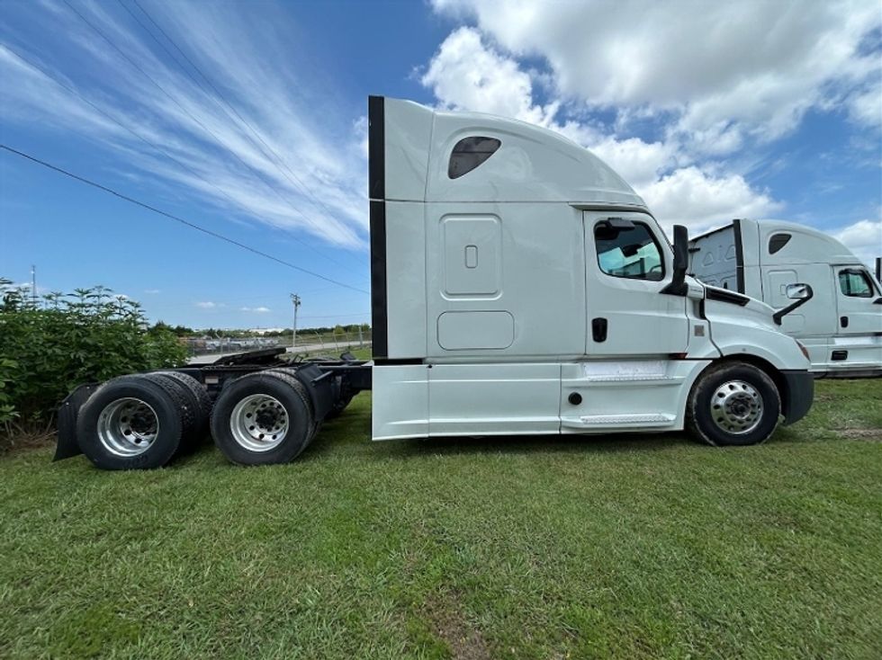 Sleeper Tractor-Heavy Duty Tractors-Freightliner-2019-Cascadia 12564ST-Rockwall-TX-586,089\n\t\tmiles-$ 45,500 - Image 4