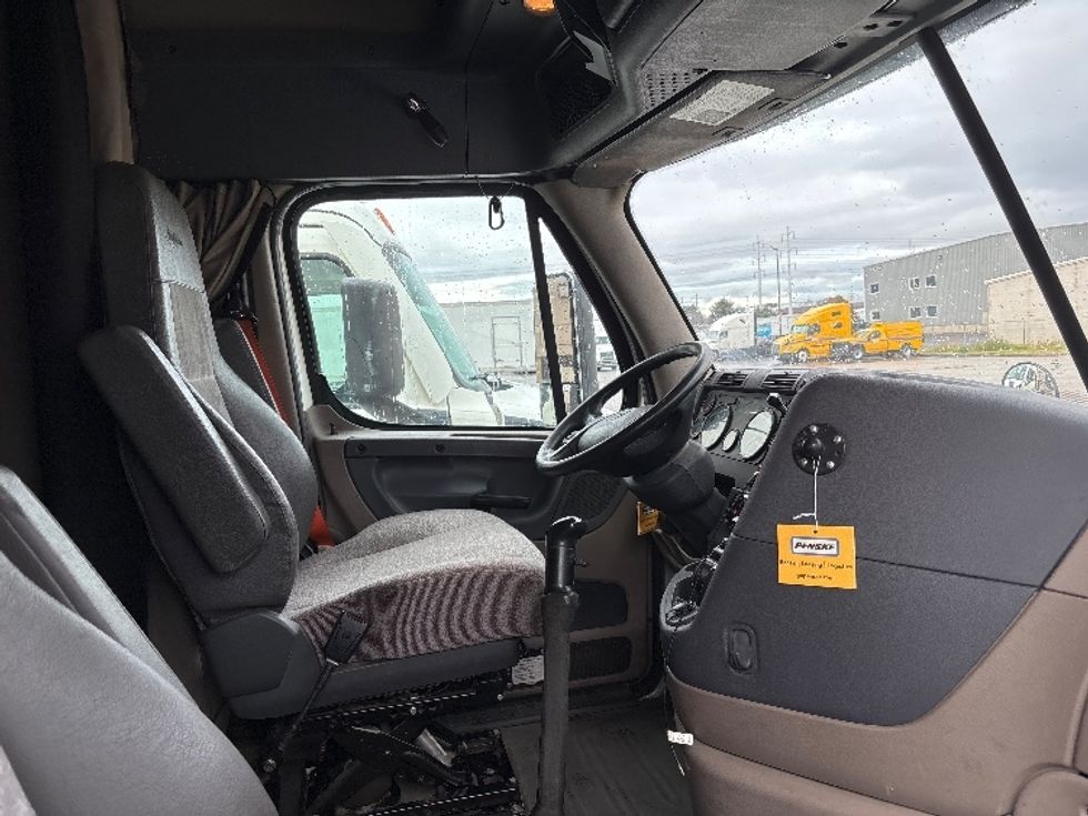 Sleeper Tractor-Heavy Duty Tractors-Freightliner-2019-Cascadia 12564ST-Salt Lake City-UT-254,261\n\t\tmiles-$ 63,750 - Image 15