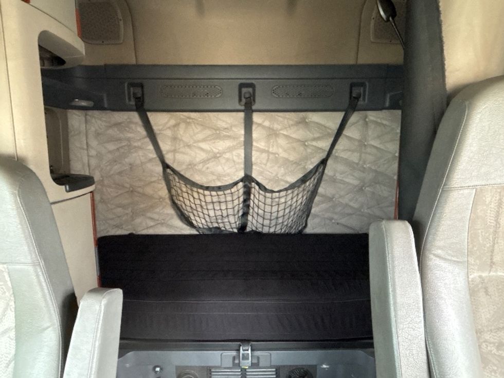 Sleeper Tractor-Heavy Duty Tractors-Freightliner-2019-Cascadia 12564ST-Salt Lake City-UT-254,261\n\t\tmiles-$ 63,750 - Image 16