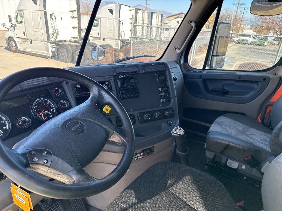 Sleeper Tractor-Heavy Duty Tractors-Freightliner-2019-Cascadia 12564ST-Salt Lake City-UT-528,213\n\t\tmiles-$ 46,500 - Image 10