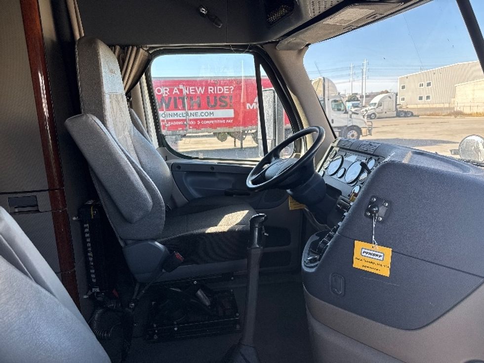 Sleeper Tractor-Heavy Duty Tractors-Freightliner-2019-Cascadia 12564ST-Salt Lake City-UT-528,213\n\t\tmiles-$ 46,500 - Image 15