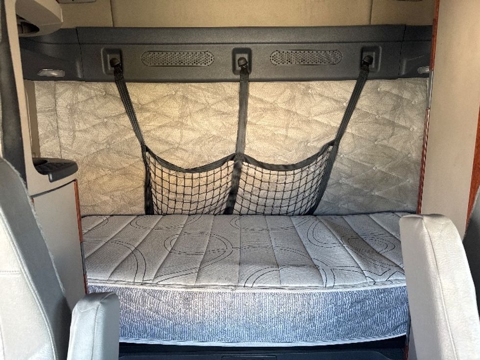 Sleeper Tractor-Heavy Duty Tractors-Freightliner-2019-Cascadia 12564ST-Salt Lake City-UT-528,213\n\t\tmiles-$ 46,500 - Image 16