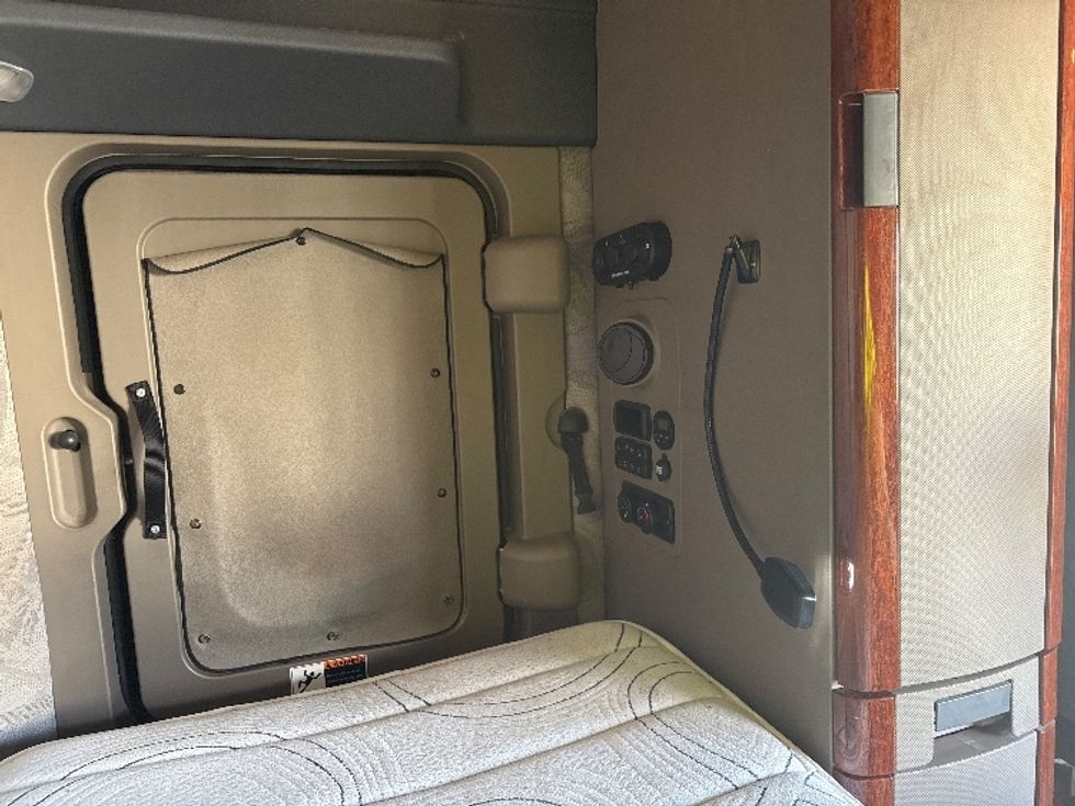 Sleeper Tractor-Heavy Duty Tractors-Freightliner-2019-Cascadia 12564ST-Salt Lake City-UT-528,213\n\t\tmiles-$ 46,500 - Image 18