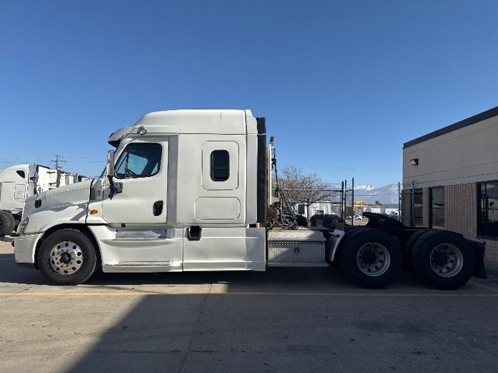 Sleeper Tractor-Heavy Duty Tractors-Freightliner-2019-Cascadia 12564ST-Salt Lake City-UT-528,213\n\t\tmiles-$ 46,500 - Image 4