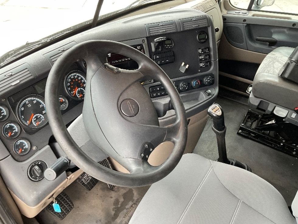 Sleeper Tractor-Heavy Duty Tractors-Freightliner-2019-Cascadia 12564ST-Salt Lake City-UT-603,300\n\t\tmiles-$ 44,500 - Image 10