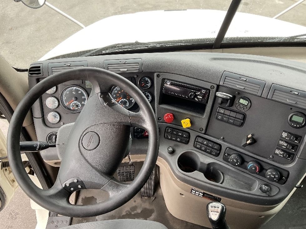 Sleeper Tractor-Heavy Duty Tractors-Freightliner-2019-Cascadia 12564ST-Salt Lake City-UT-603,300\n\t\tmiles-$ 44,500 - Image 11