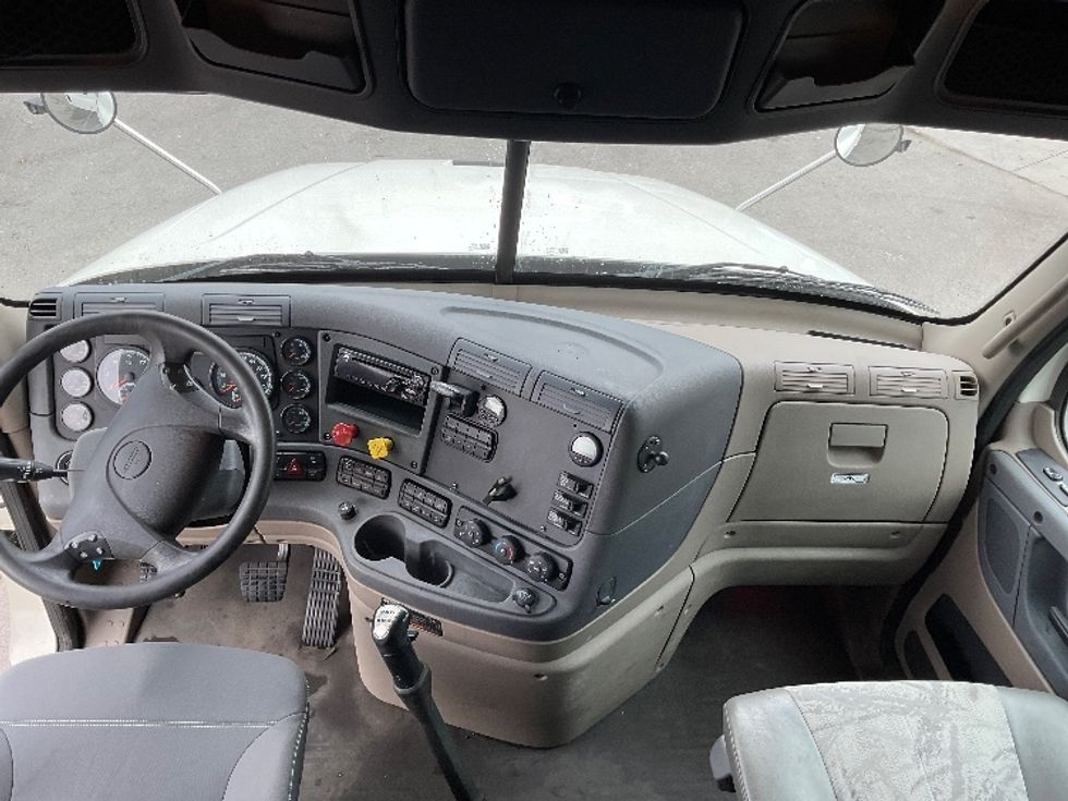 Sleeper Tractor-Heavy Duty Tractors-Freightliner-2019-Cascadia 12564ST-Salt Lake City-UT-603,300\n\t\tmiles-$ 44,500 - Image 12