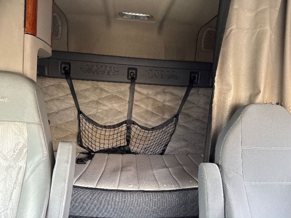 Sleeper Tractor-Heavy Duty Tractors-Freightliner-2019-Cascadia 12564ST-Salt Lake City-UT-603,300\n\t\tmiles-$ 44,500 - Image 16