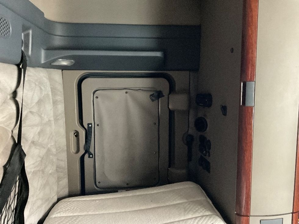 Sleeper Tractor-Heavy Duty Tractors-Freightliner-2019-Cascadia 12564ST-Salt Lake City-UT-603,300\n\t\tmiles-$ 44,500 - Image 18