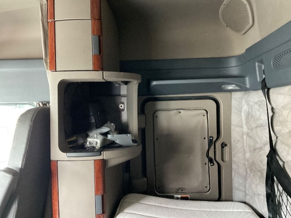 Sleeper Tractor-Heavy Duty Tractors-Freightliner-2019-Cascadia 12564ST-Salt Lake City-UT-603,300\n\t\tmiles-$ 44,500 - Image 19