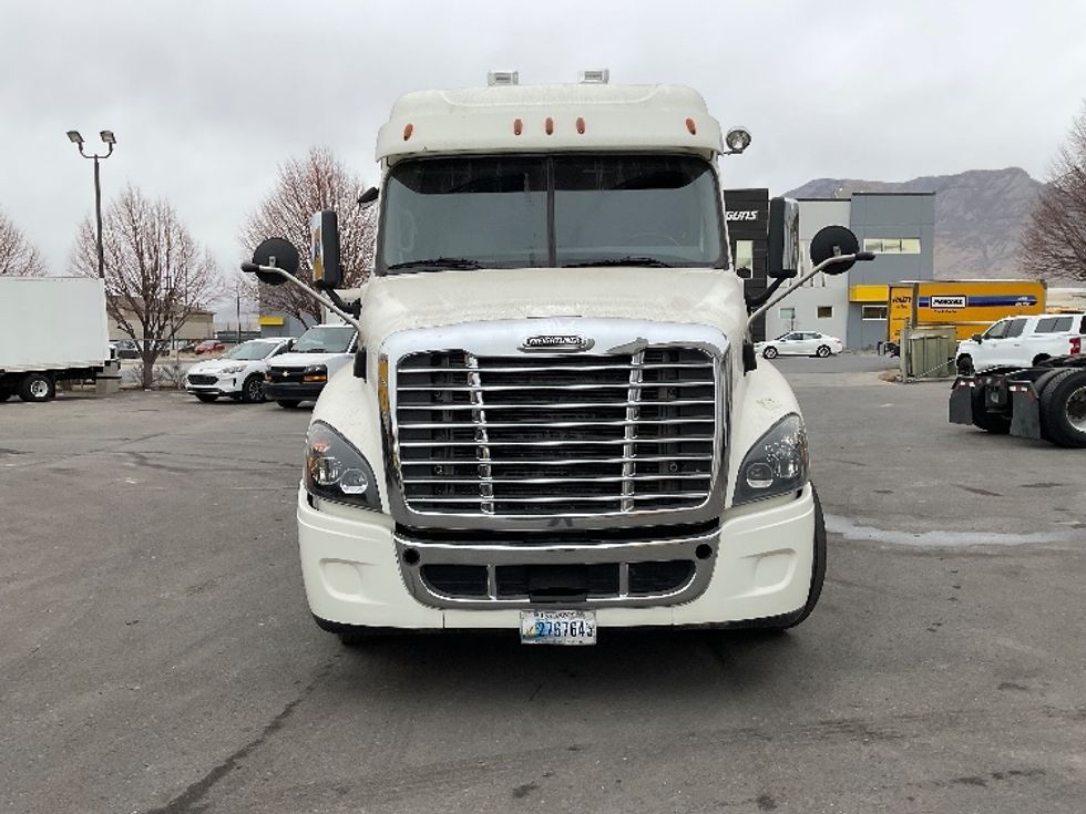 Sleeper Tractor-Heavy Duty Tractors-Freightliner-2019-Cascadia 12564ST-Salt Lake City-UT-603,300\n\t\tmiles-$ 44,500 - Image 2
