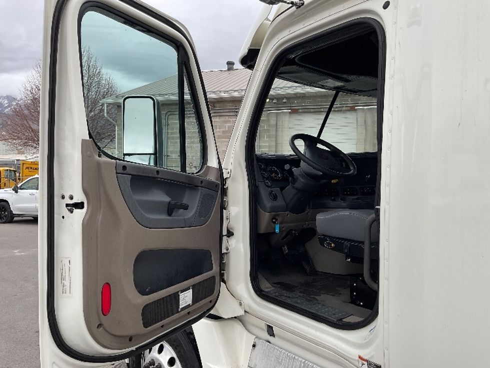 Sleeper Tractor-Heavy Duty Tractors-Freightliner-2019-Cascadia 12564ST-Salt Lake City-UT-603,300\n\t\tmiles-$ 44,500 - Image 9