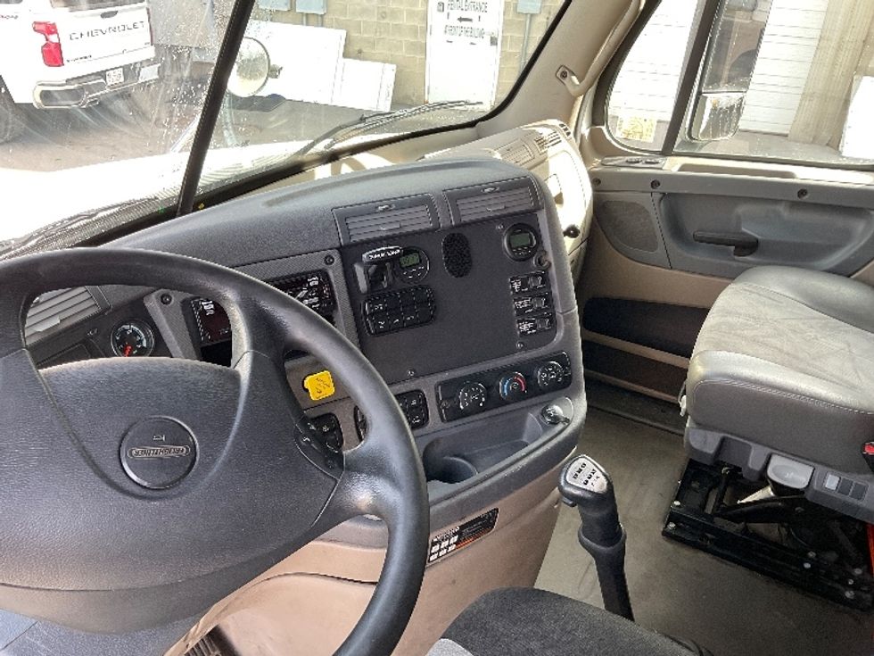 Sleeper Tractor-Heavy Duty Tractors-Freightliner-2019-Cascadia 12564ST-Salt Lake City-UT-741,113\n\t\tmiles-$ 32,000 - Image 10