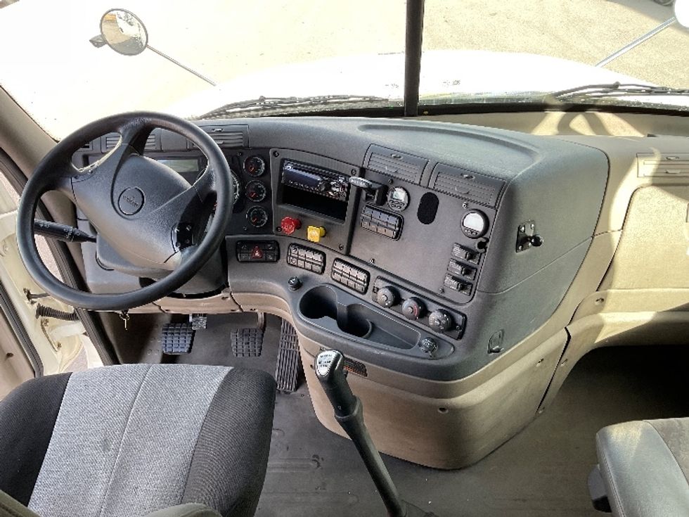 Sleeper Tractor-Heavy Duty Tractors-Freightliner-2019-Cascadia 12564ST-Salt Lake City-UT-741,113\n\t\tmiles-$ 32,000 - Image 12