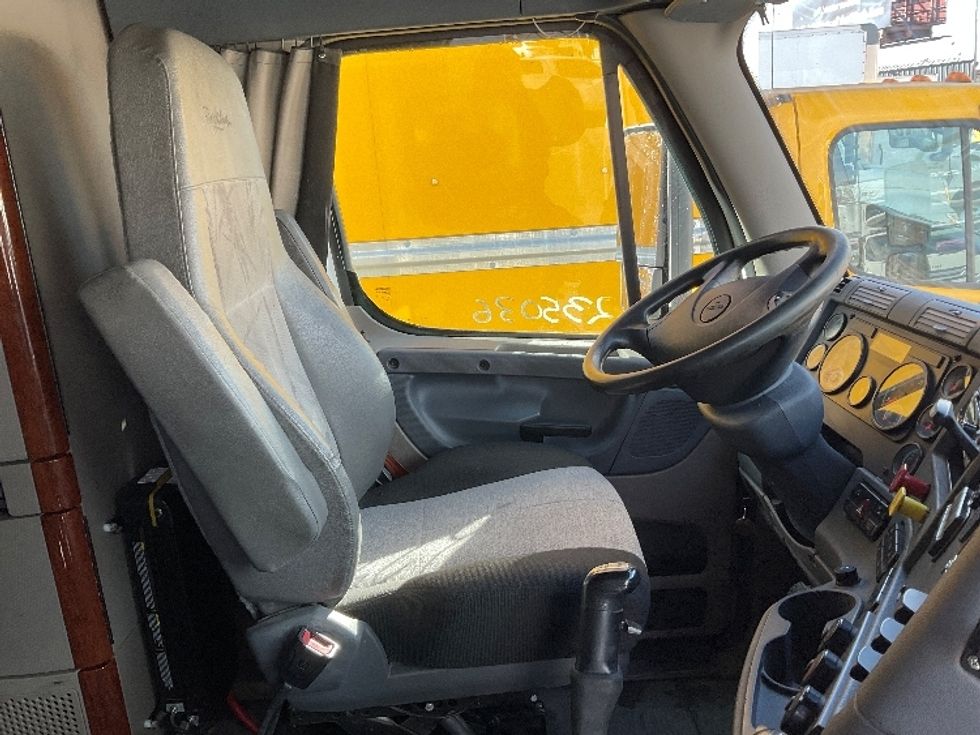 Sleeper Tractor-Heavy Duty Tractors-Freightliner-2019-Cascadia 12564ST-Salt Lake City-UT-741,113\n\t\tmiles-$ 32,000 - Image 15