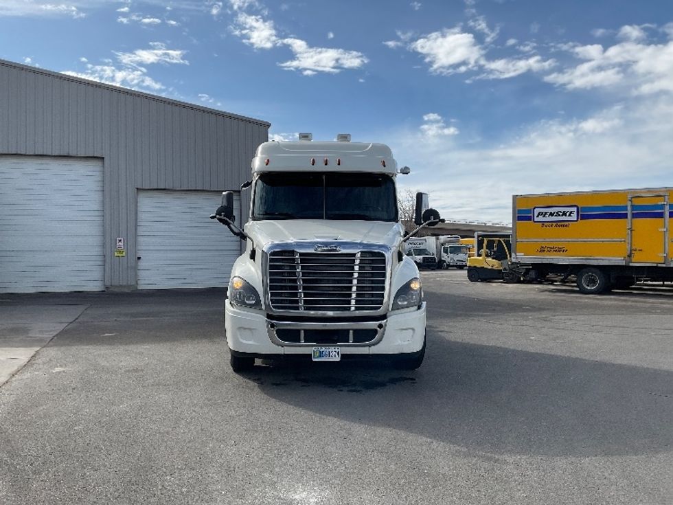 Sleeper Tractor-Heavy Duty Tractors-Freightliner-2019-Cascadia 12564ST-Salt Lake City-UT-741,113\n\t\tmiles-$ 32,000 - Image 2