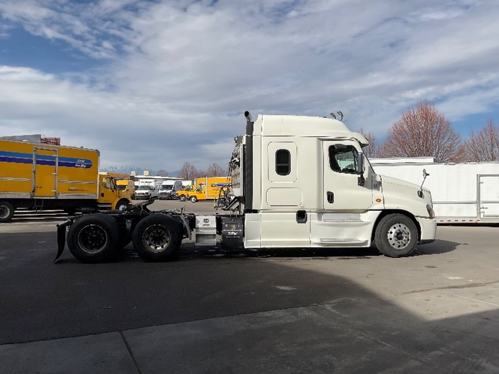Sleeper Tractor-Heavy Duty Tractors-Freightliner-2019-Cascadia 12564ST-Salt Lake City-UT-741,113\n\t\tmiles-$ 32,000 - Image 8