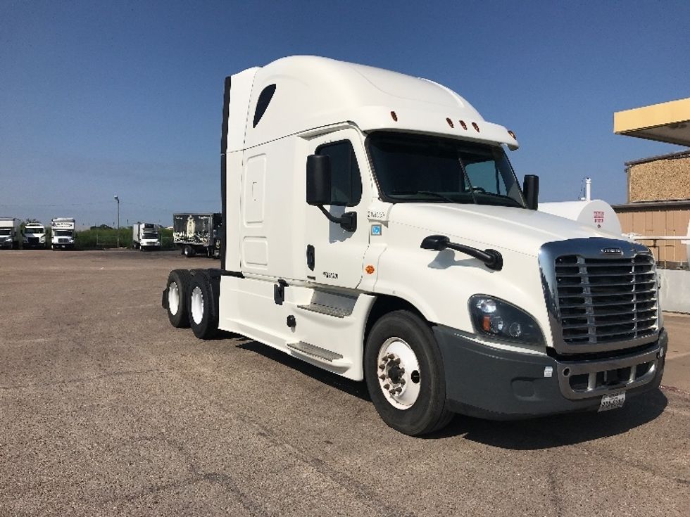Sleeper Tractor-Heavy Duty Tractors-Freightliner-2019-Cascadia 12564ST-San Antonio-TX-208,052\n\t\tmiles-$ 73,000 - Image 1