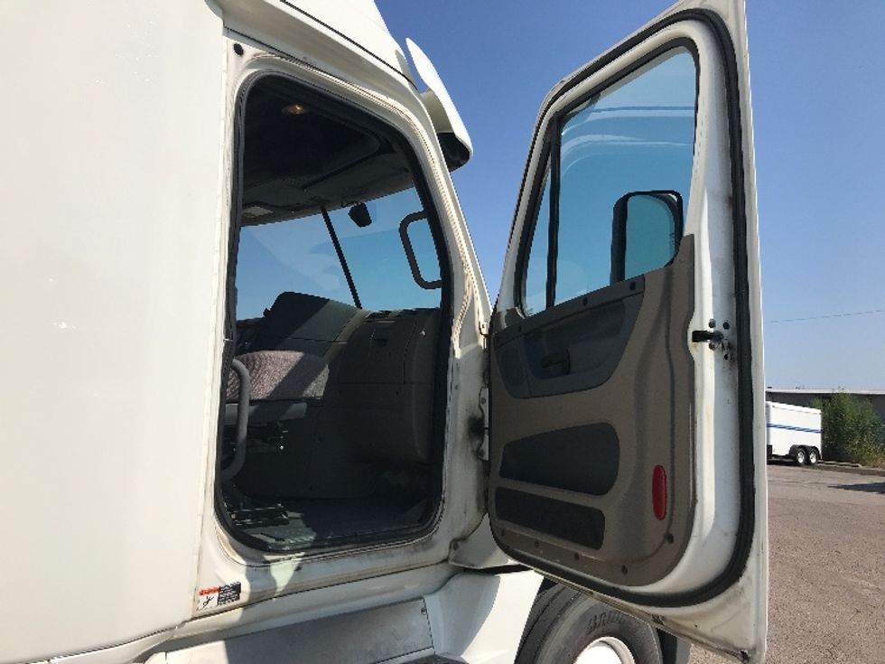 Sleeper Tractor-Heavy Duty Tractors-Freightliner-2019-Cascadia 12564ST-San Antonio-TX-208,052\n\t\tmiles-$ 73,000 - Image 12