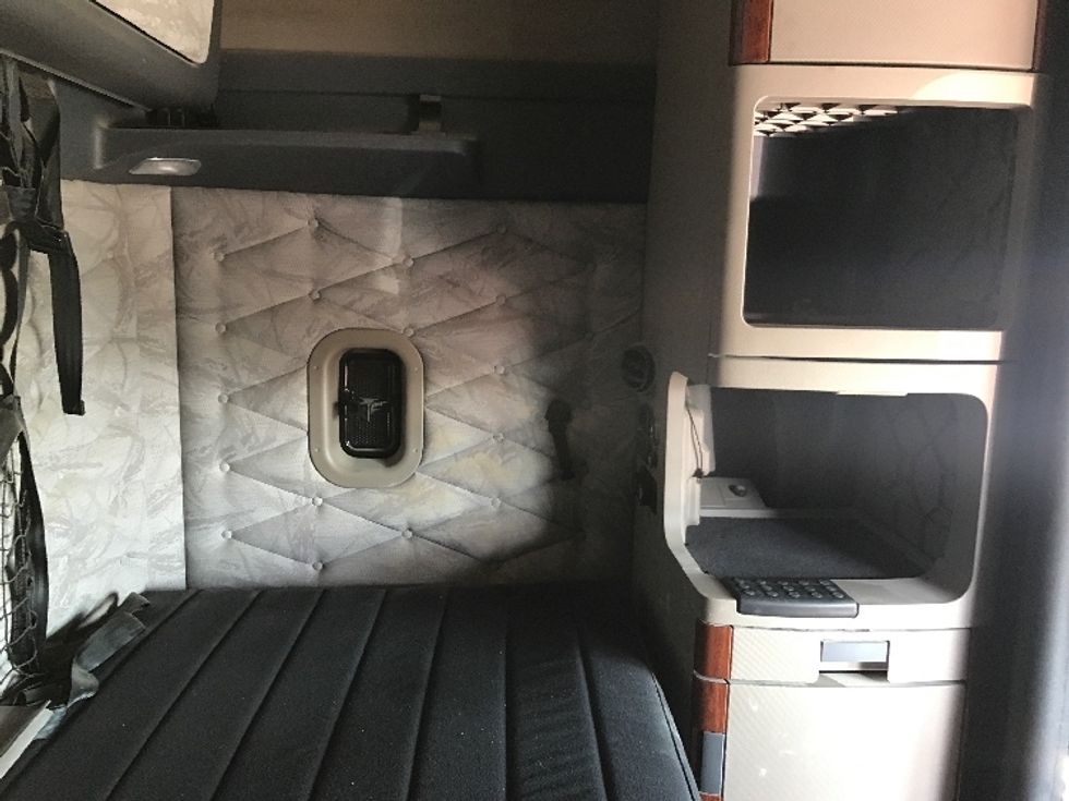 Sleeper Tractor-Heavy Duty Tractors-Freightliner-2019-Cascadia 12564ST-San Antonio-TX-208,052\n\t\tmiles-$ 73,000 - Image 17