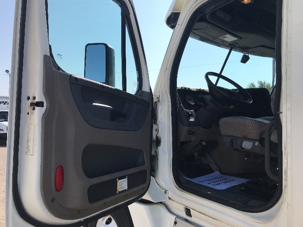 Sleeper Tractor-Heavy Duty Tractors-Freightliner-2019-Cascadia 12564ST-San Antonio-TX-208,052\n\t\tmiles-$ 73,000 - Image 8