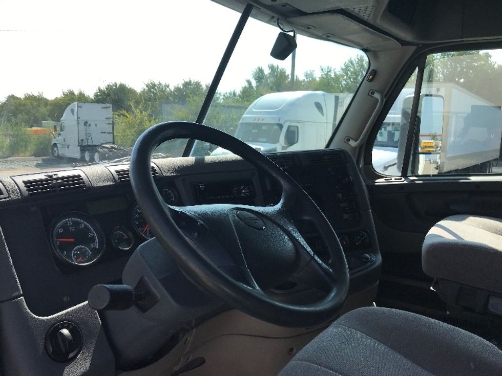 Sleeper Tractor-Heavy Duty Tractors-Freightliner-2019-Cascadia 12564ST-San Antonio-TX-208,052\n\t\tmiles-$ 73,000 - Image 9