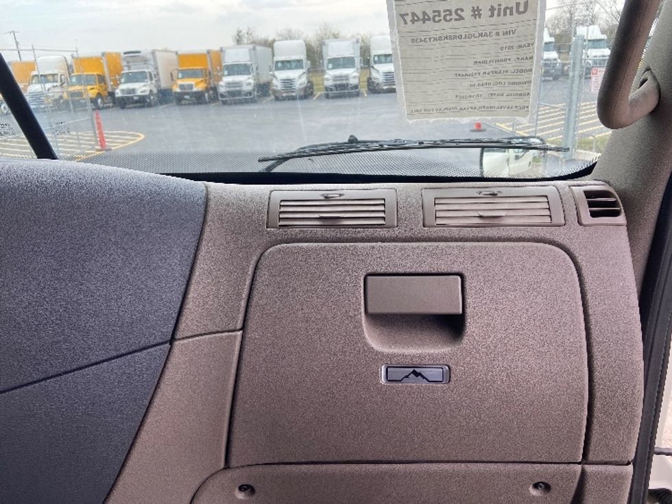 Sleeper Tractor-Heavy Duty Tractors-Freightliner-2019-Cascadia 12564ST-San Antonio-TX-461,234\n\t\tmiles-$ 49,250 - Image 14