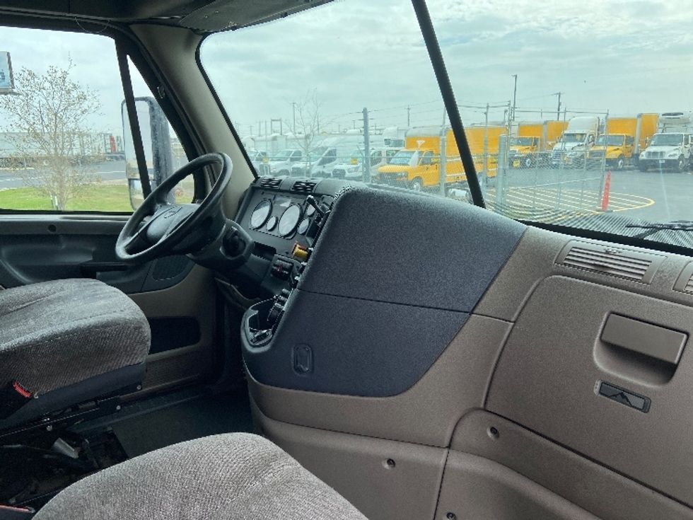 Sleeper Tractor-Heavy Duty Tractors-Freightliner-2019-Cascadia 12564ST-San Antonio-TX-461,234\n\t\tmiles-$ 49,250 - Image 15