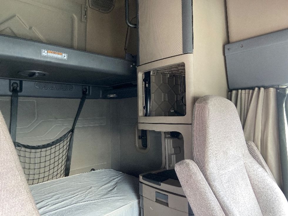 Sleeper Tractor-Heavy Duty Tractors-Freightliner-2019-Cascadia 12564ST-San Antonio-TX-461,234\n\t\tmiles-$ 49,250 - Image 18