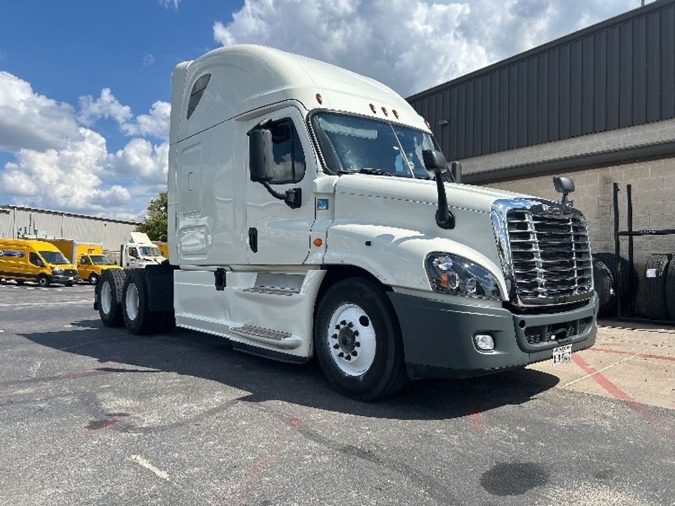 Sleeper Tractor-Heavy Duty Tractors-Freightliner-2019-Cascadia 12564ST-San Antonio-TX-608,857\n\t\tmiles-$ 46,000 - Image 1