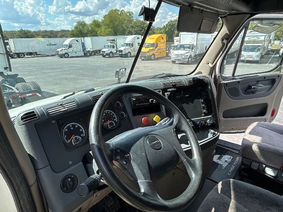 Sleeper Tractor-Heavy Duty Tractors-Freightliner-2019-Cascadia 12564ST-San Antonio-TX-608,857\n\t\tmiles-$ 46,000 - Image 10