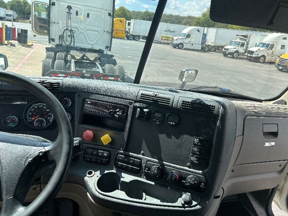Sleeper Tractor-Heavy Duty Tractors-Freightliner-2019-Cascadia 12564ST-San Antonio-TX-608,857\n\t\tmiles-$ 46,000 - Image 12