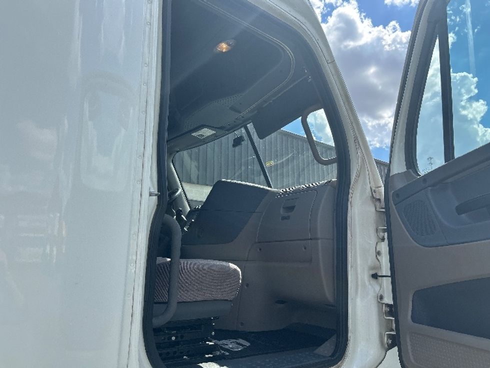 Sleeper Tractor-Heavy Duty Tractors-Freightliner-2019-Cascadia 12564ST-San Antonio-TX-608,857\n\t\tmiles-$ 46,000 - Image 13