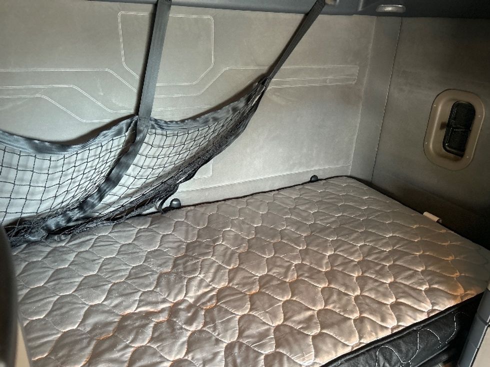 Sleeper Tractor-Heavy Duty Tractors-Freightliner-2019-Cascadia 12564ST-San Antonio-TX-608,857\n\t\tmiles-$ 46,000 - Image 17