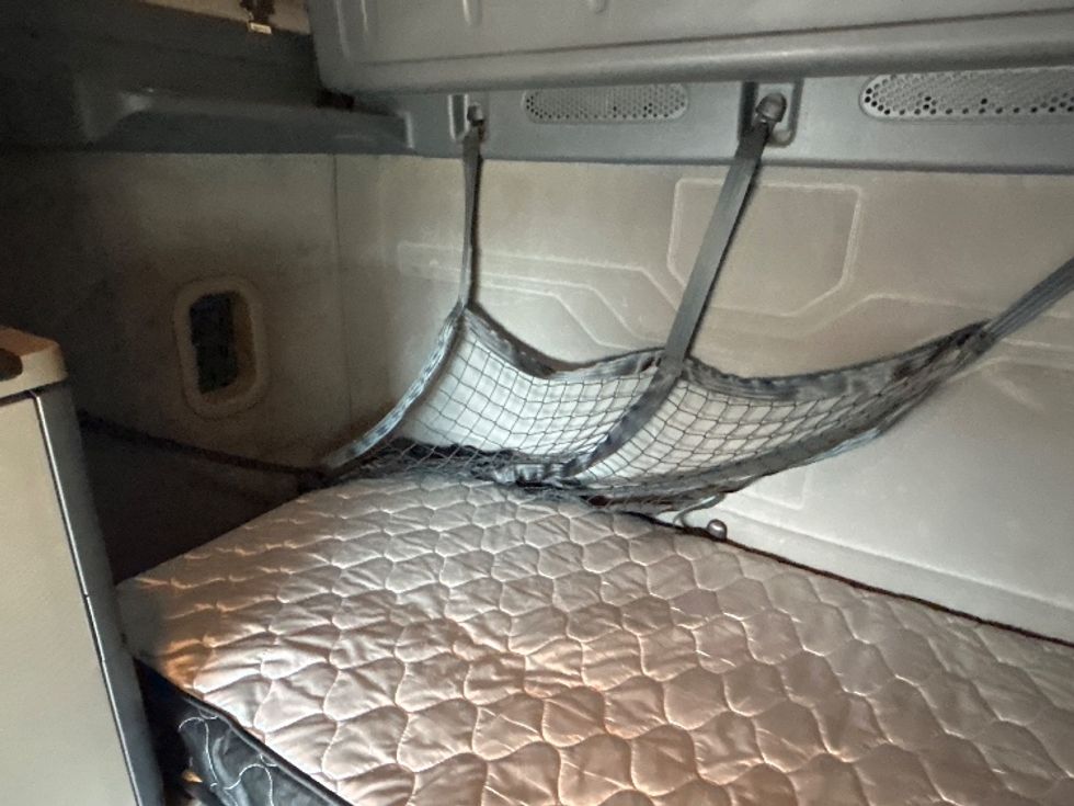 Sleeper Tractor-Heavy Duty Tractors-Freightliner-2019-Cascadia 12564ST-San Antonio-TX-608,857\n\t\tmiles-$ 46,000 - Image 19