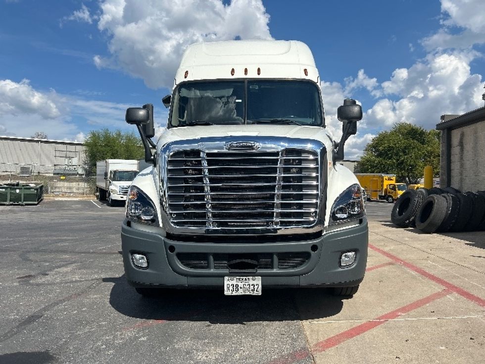 Sleeper Tractor-Heavy Duty Tractors-Freightliner-2019-Cascadia 12564ST-San Antonio-TX-608,857\n\t\tmiles-$ 46,000 - Image 2