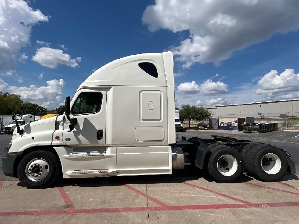 Sleeper Tractor-Heavy Duty Tractors-Freightliner-2019-Cascadia 12564ST-San Antonio-TX-608,857\n\t\tmiles-$ 46,000 - Image 4