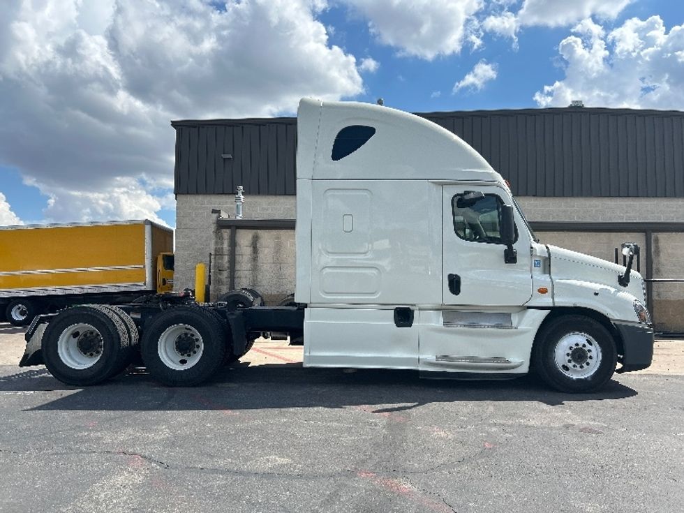 Sleeper Tractor-Heavy Duty Tractors-Freightliner-2019-Cascadia 12564ST-San Antonio-TX-608,857\n\t\tmiles-$ 46,000 - Image 8