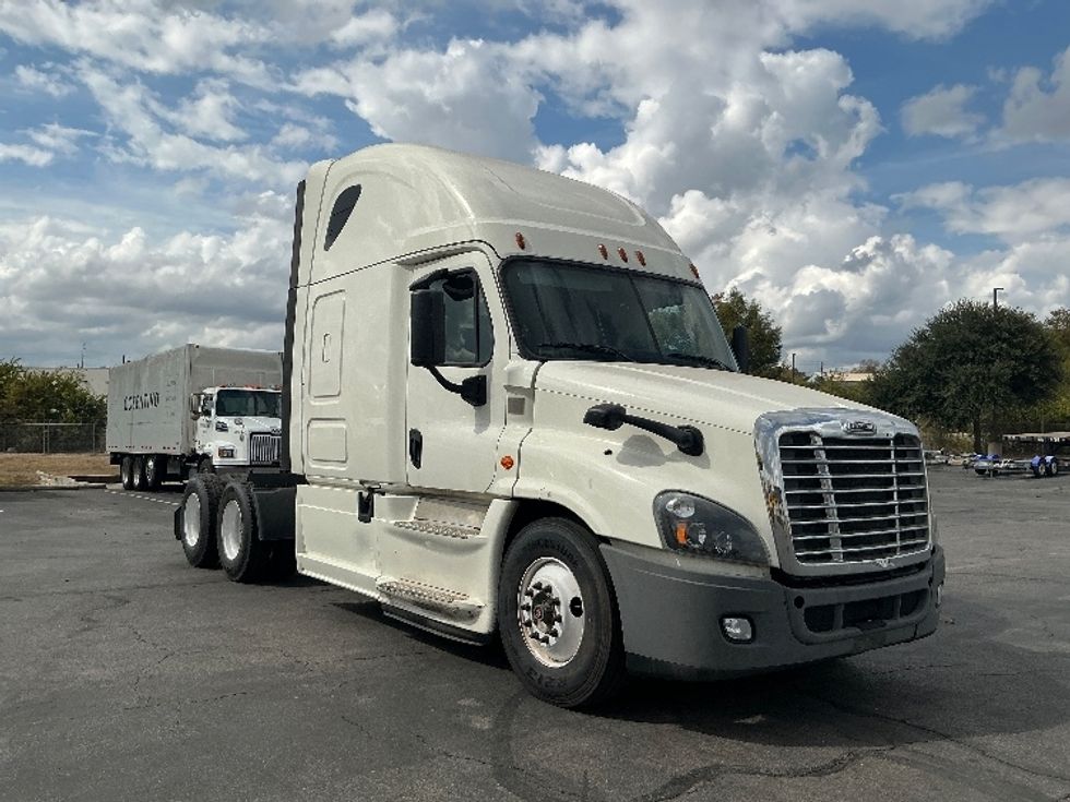 Sleeper Tractor-Heavy Duty Tractors-Freightliner-2019-Cascadia 12564ST-San Antonio-TX-612,859\n\t\tmiles-$ 45,750 - Image 1