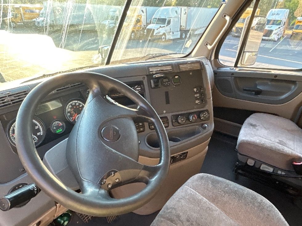 Sleeper Tractor-Heavy Duty Tractors-Freightliner-2019-Cascadia 12564ST-San Antonio-TX-612,859\n\t\tmiles-$ 45,750 - Image 10